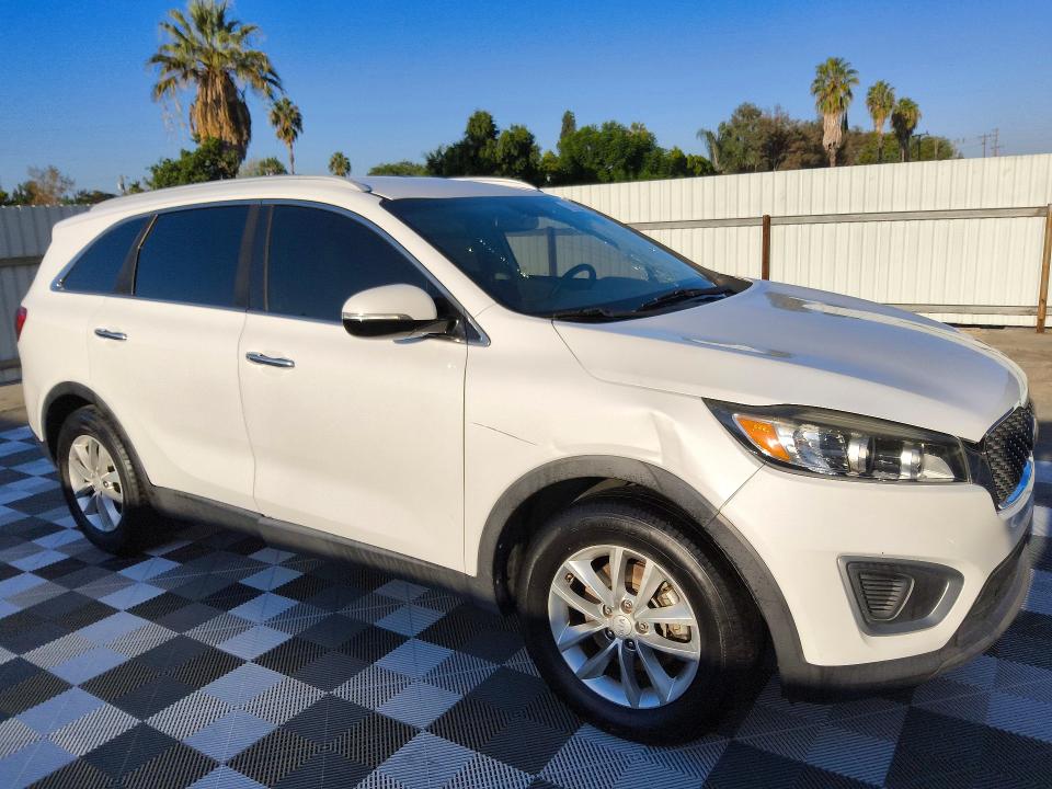 65374956 :رقم المزاد ، 5XYPG4A32HG296784 vin ، 2017 Kia Sorento مزاد بيع