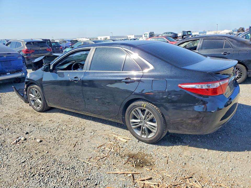 70858256 :رقم المزاد ، 4T1BF1FK7HU353941 vin ، 2017 Toyota Camry مزاد بيع