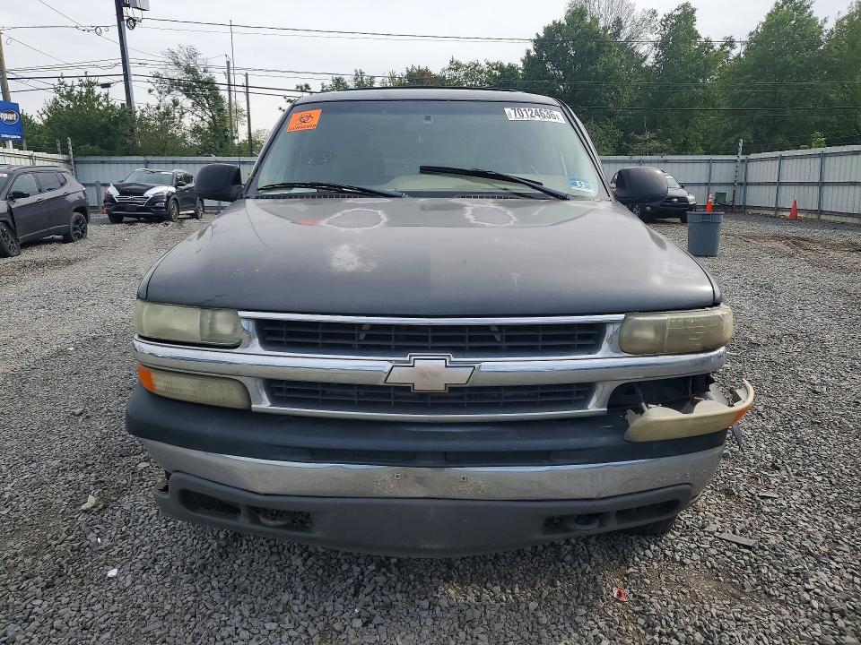 70124636 :رقم المزاد ، 1GNEK13Z62J275909 vin ، 2002 Chevrolet Tahoe مزاد بيع