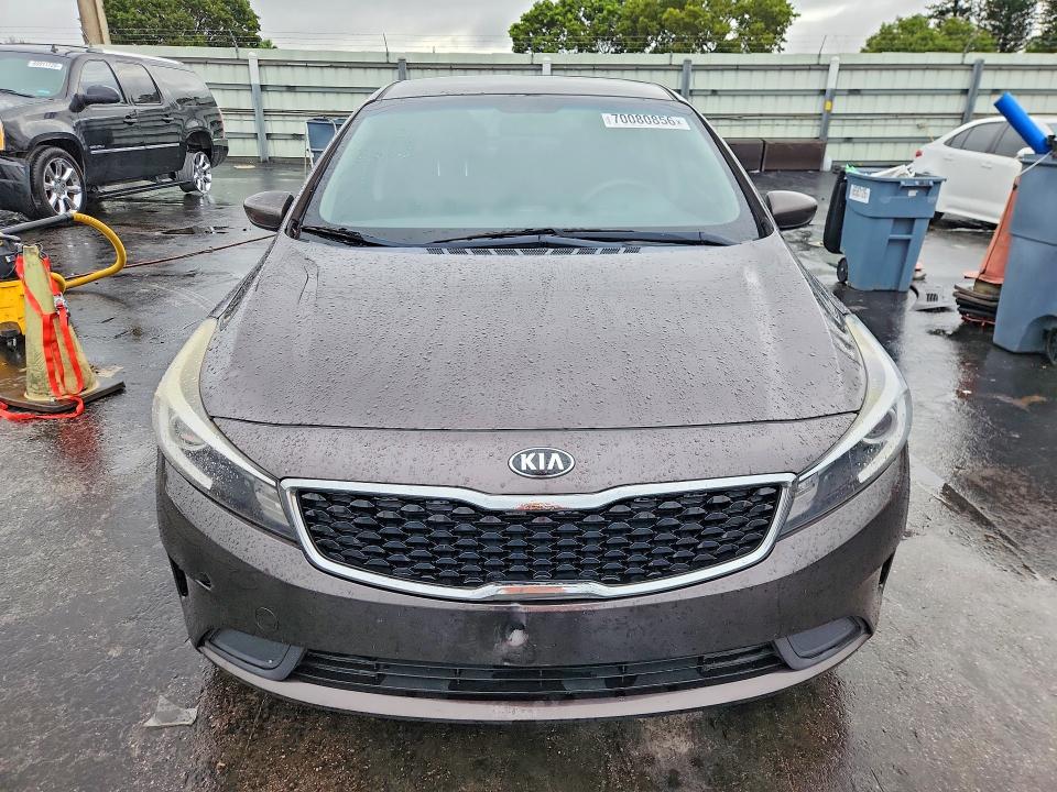 2017 Kia Forte მანქანა იყიდება აუქციონზე, vin: 3KPFL4A7XHE007979, აუქციონის ნომერი: 70080856