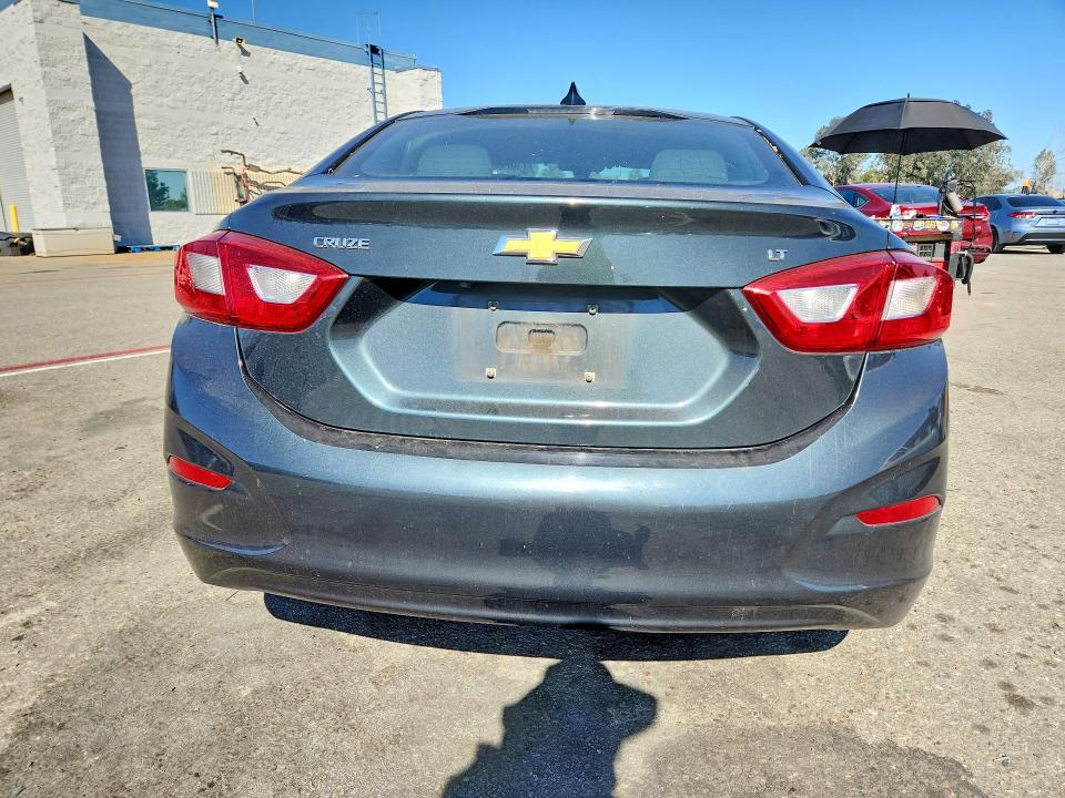 Продаж на аукціоні авто 2018 Chevrolet Cruze, vin: 1G1BE5SM7J7192820, номер лоту: 71076636