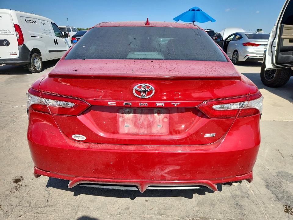 69167146 :رقم المزاد ، 4T1B11HK8KU161446 vin ، 2019 Toyota Camry مزاد بيع