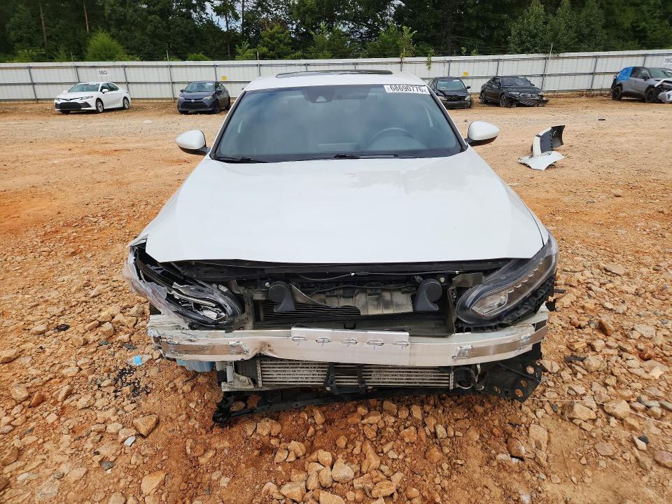 68690776 :رقم المزاد ، 1HGCV2F36JA025123 vin ، 2018 Honda Accord مزاد بيع
