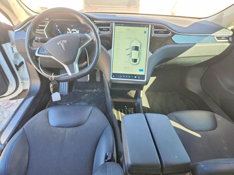 70310336 :رقم المزاد ، 5YJSA1E22FF111942 vin ، 2015 Tesla Model S مزاد بيع