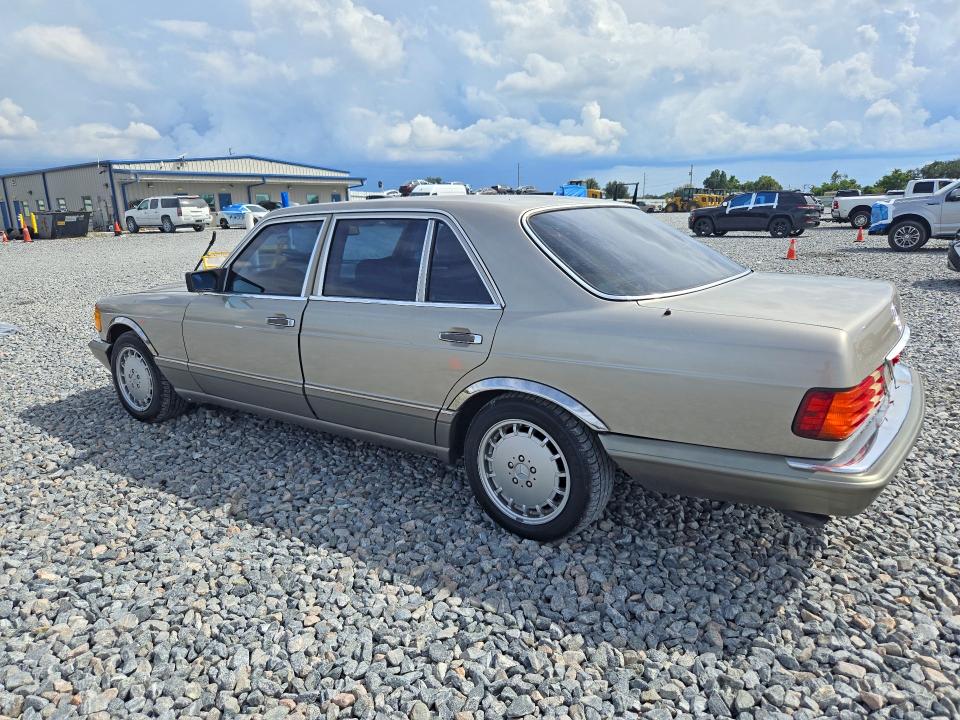 71215616 :رقم المزاد ، WDBCA39D3HA338420 vin ، 1987 Mercedes-benz 560 مزاد بيع