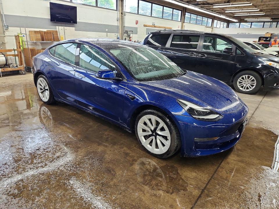 69352076 :رقم المزاد ، 5YJ3E1EB5NF300642 vin ، 2022 Tesla Model 3 مزاد بيع