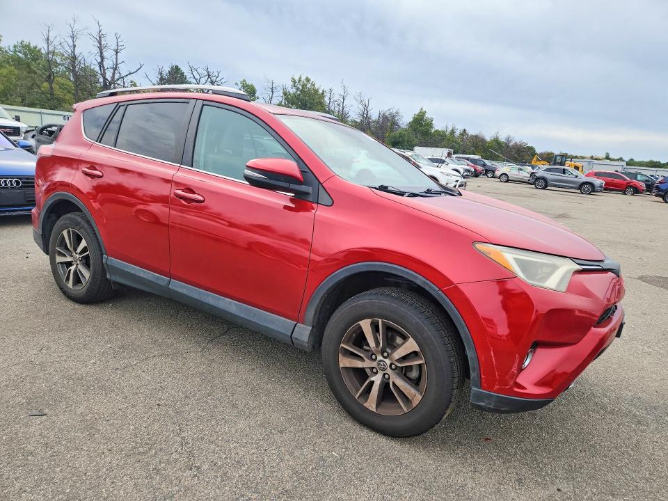 70139106 :رقم المزاد ، 2T3RFREV4HW571724 vin ، 2017 Toyota Rav4 مزاد بيع