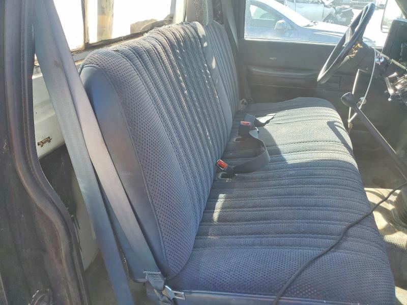 Auction sale of the 1989 Chevrolet Gmt-400, vin: 1GCFC24K3KE162607, lot number: 70900156