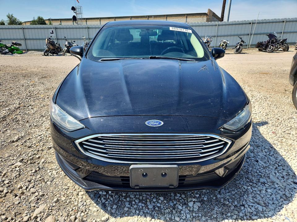 68970716 :رقم المزاد ، 3FA6P0HD1HR117195 vin ، 2017 Ford Fusion مزاد بيع