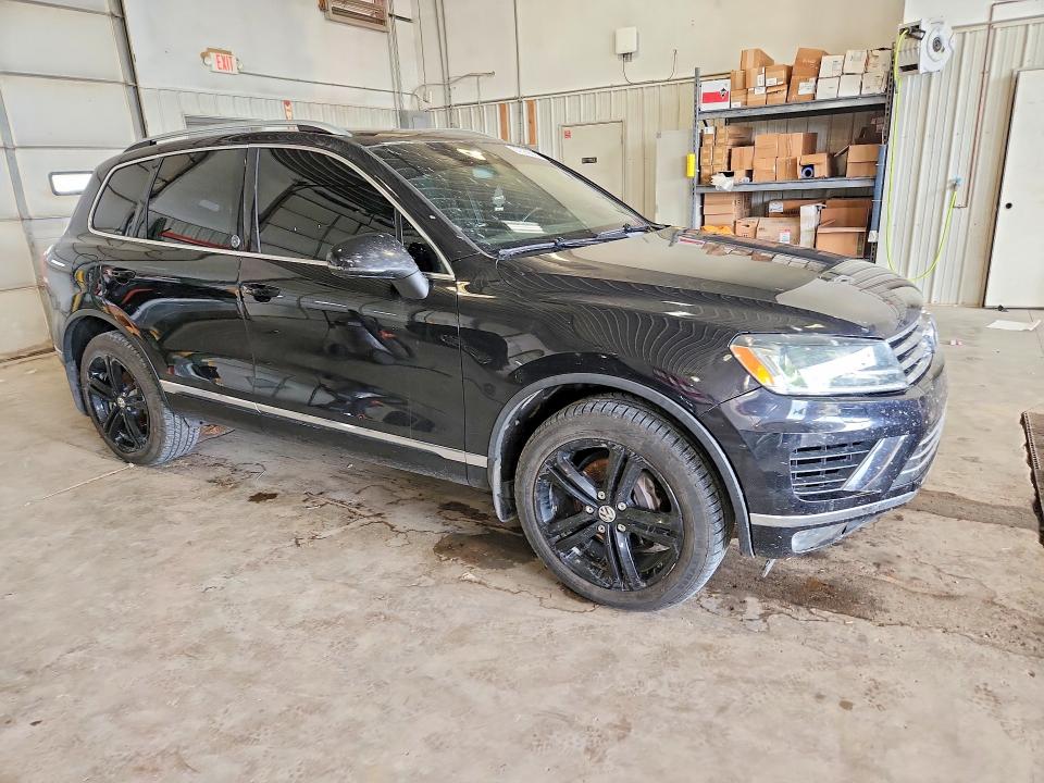 Продажа на аукционе авто 2017 Volkswagen Touareg, vin: WVGRF7BP2HD003801, номер лота: 67530516