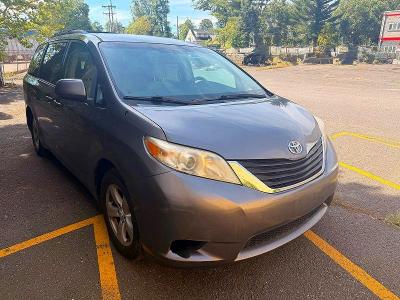 Auction sale of the 2011 Toyota Sienna, vin: 5TDKK3DC4BS171231, lot number: 68405476