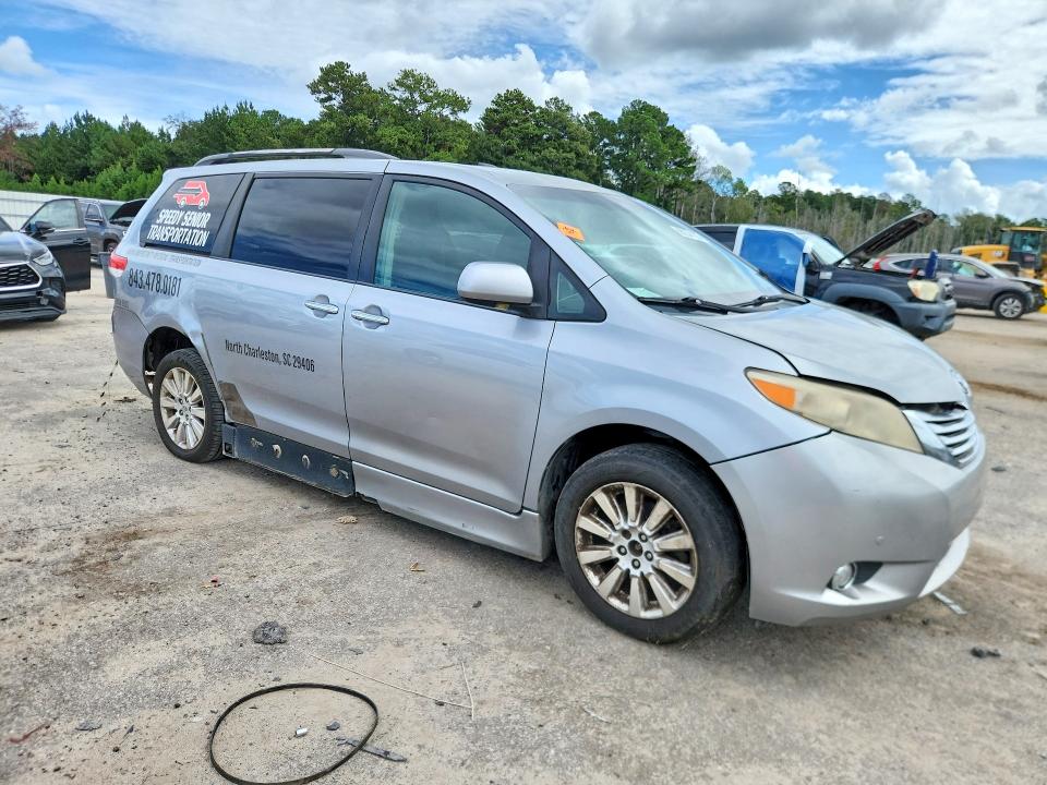 68234126 :رقم المزاد ، 5TDYK3DC0BS111053 vin ، 2011 Toyota Sienna مزاد بيع
