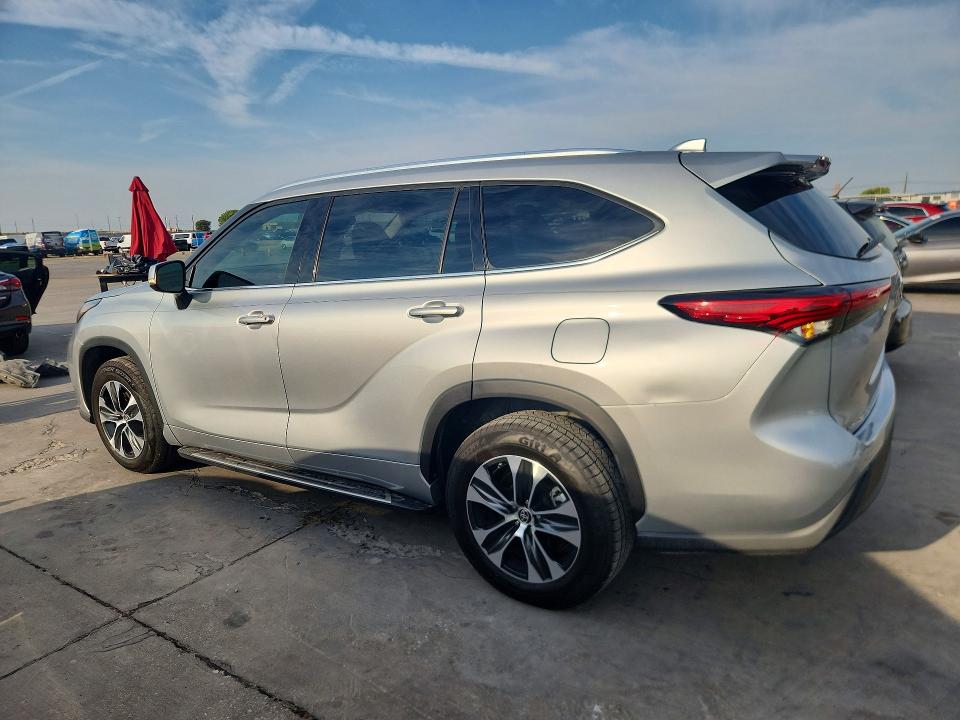 70421556 :رقم المزاد ، 5TDGZRAH6MS527847 vin ، 2021 Toyota Highlander مزاد بيع