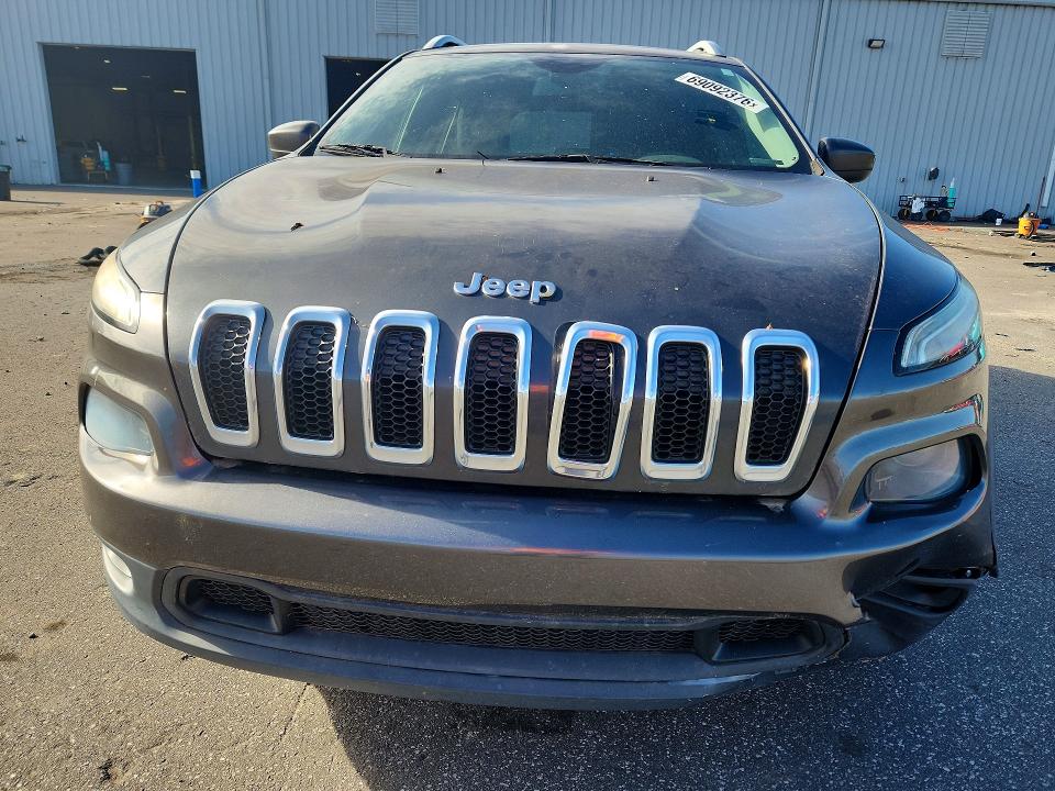69092376 :رقم المزاد ، 1C4PJLCB5GW110429 vin ، 2016 Jeep Cherokee مزاد بيع