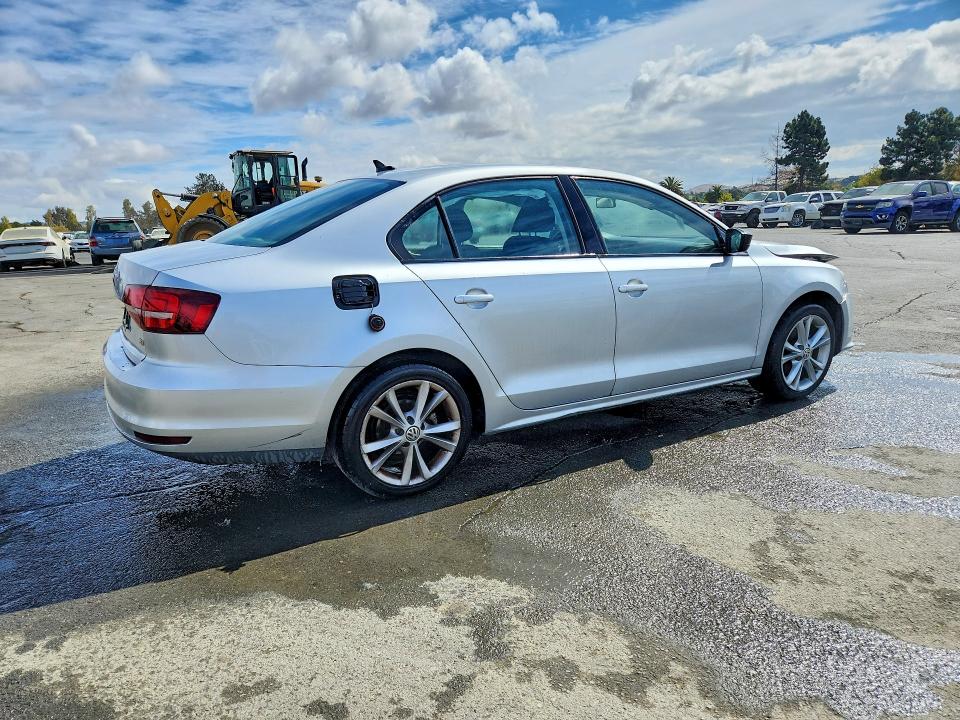 64090636 :رقم المزاد ، 3VW167AJ5GM342275 vin ، 2016 Volkswagen Jetta مزاد بيع