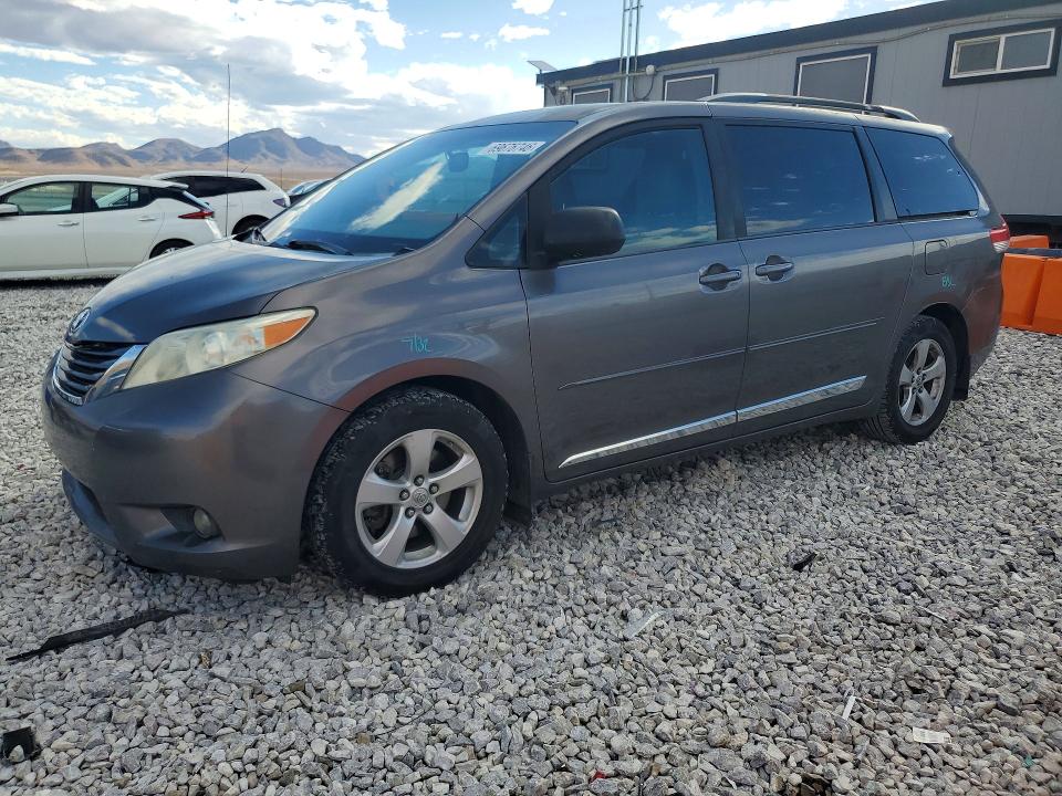 2013 Toyota Sienna მანქანა იყიდება აუქციონზე, vin: 5TDKK3DC8DS288989, აუქციონის ნომერი: 69676746