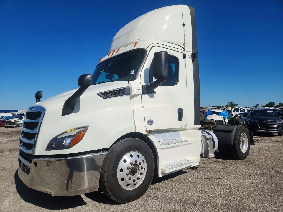 68049406 :رقم المزاد ، 1FUBHTDV2LLLX7482 vin ، 2020 Freightliner Cascadia 116 مزاد بيع