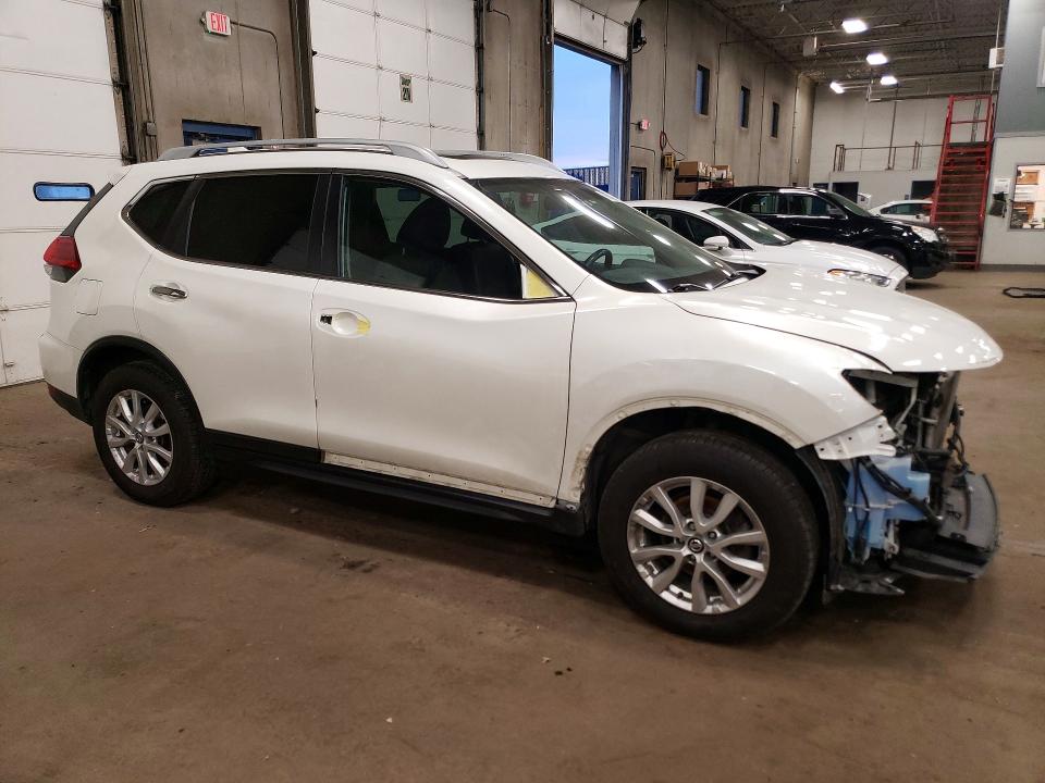 70673026 :رقم المزاد ، 5N1AT2MV7HC896512 vin ، 2017 Nissan Rogue مزاد بيع