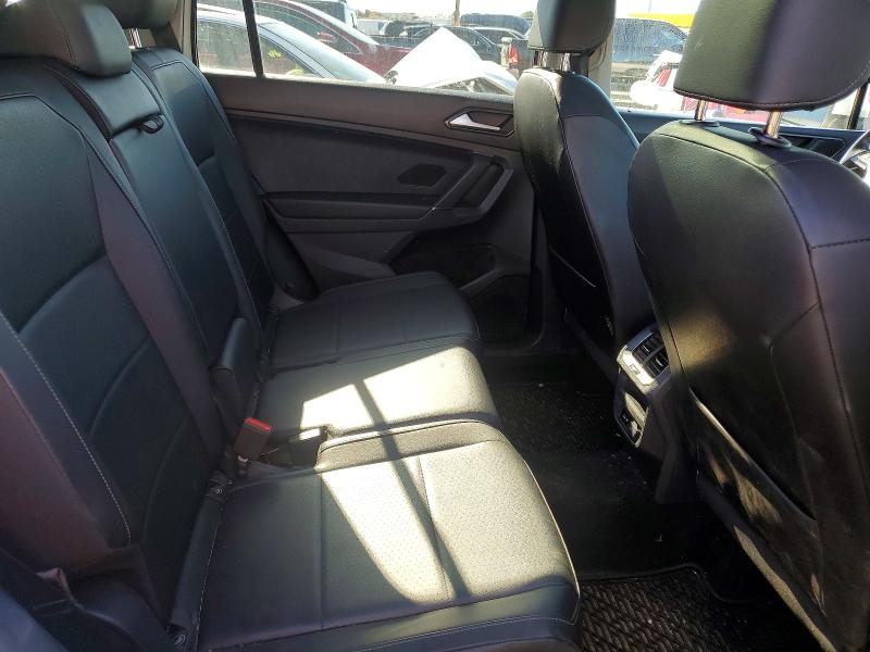69011846 :رقم المزاد ، 3VV2B7AX9JM096654 vin ، 2018 Volkswagen Tiguan مزاد بيع