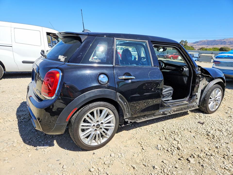 Продаж на аукціоні авто 2017 Mini Cooper, vin: WMWXU3C33H2F49492, номер лоту: 68181916
