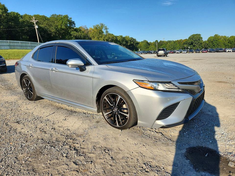 2018 Toyota Camry მანქანა იყიდება აუქციონზე, vin: 4T1B61HK8JU511562, აუქციონის ნომერი: 68920466