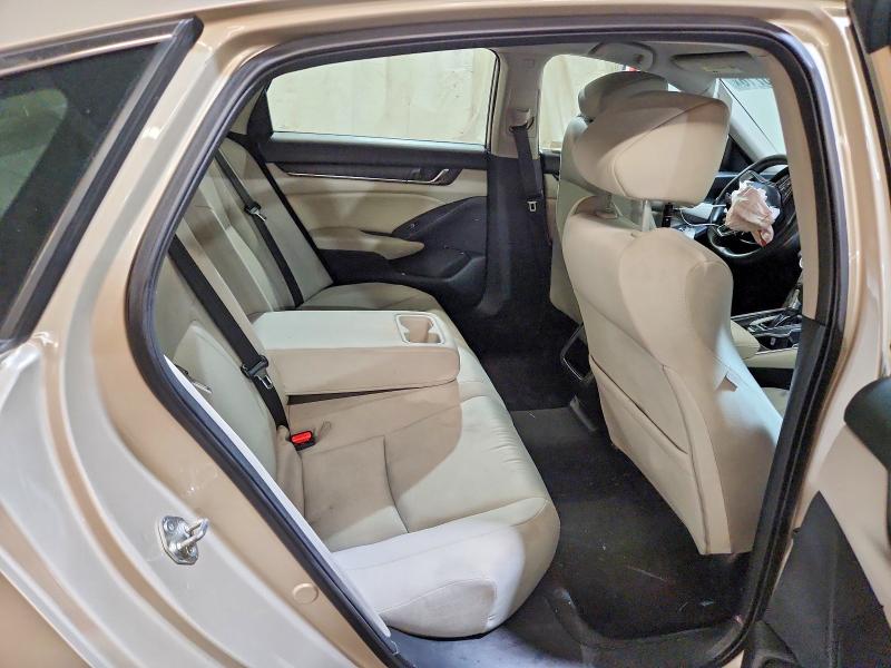 67280716 :رقم المزاد ، 1HGCV1F1XJA090159 vin ، 2018 Honda Accord مزاد بيع
