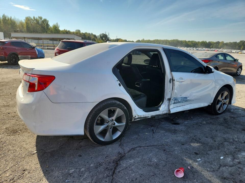 70778196 :رقم المزاد ، 4T1BK1FK3EU544392 vin ، 2014 Toyota Camry مزاد بيع