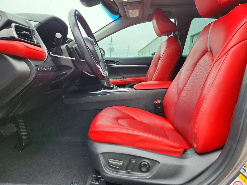 70339746 :رقم المزاد ، 4T1B61HK7KU735407 vin ، 2019 Toyota Camry مزاد بيع