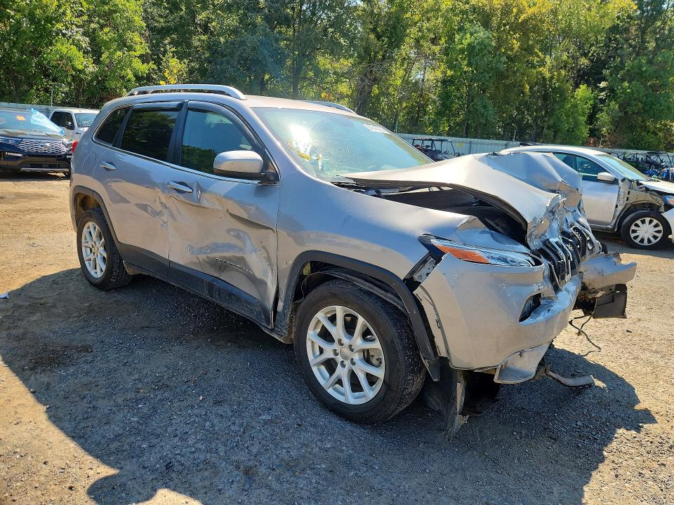 67045636 :رقم المزاد ، 1C4PJLCX0JD518013 vin ، 2018 Jeep Cherokee مزاد بيع