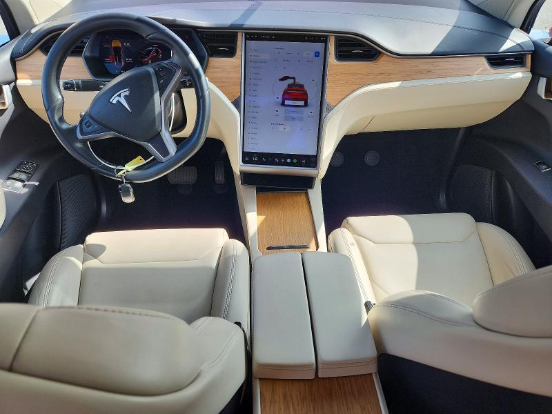 68326356 :رقم المزاد ، 5YJXCDE28JF101961 vin ، 2018 Tesla Model X مزاد بيع