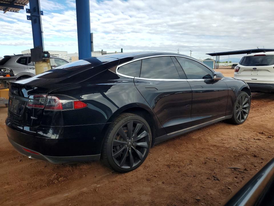 Продаж на аукціоні авто 2015 Tesla Model S, vin: 5YJSA1E21FF102519, номер лоту: 69757856
