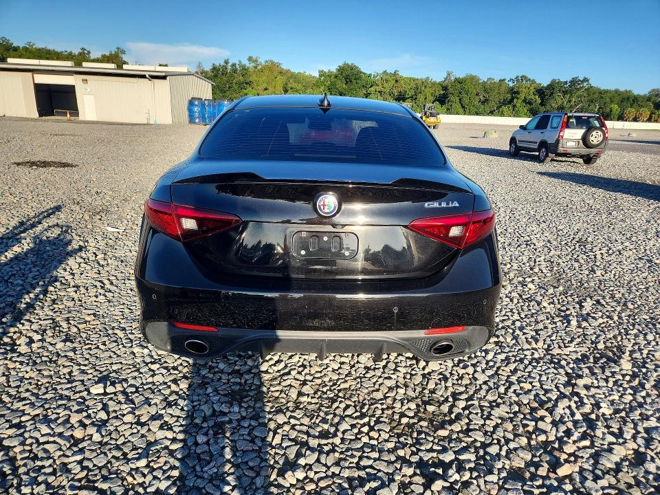 68735966 :رقم المزاد ، ZARFAEBN8H7540654 vin ، 2017 Alfa Romeo Giulia مزاد بيع