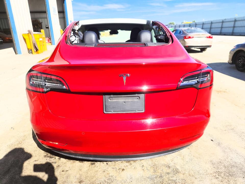 68591696 :رقم المزاد ، 5YJ3E1EA4NF303782 vin ، 2022 Tesla Model 3 مزاد بيع