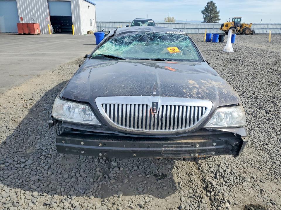 2005 Lincoln Town Car მანქანა იყიდება აუქციონზე, vin: 1LNHM81W75Y617070, აუქციონის ნომერი: 70129866