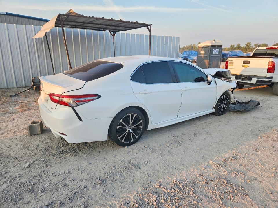2018 Toyota Camry მანქანა იყიდება აუქციონზე, vin: 4T1B11HK1JU070646, აუქციონის ნომერი: 70353726