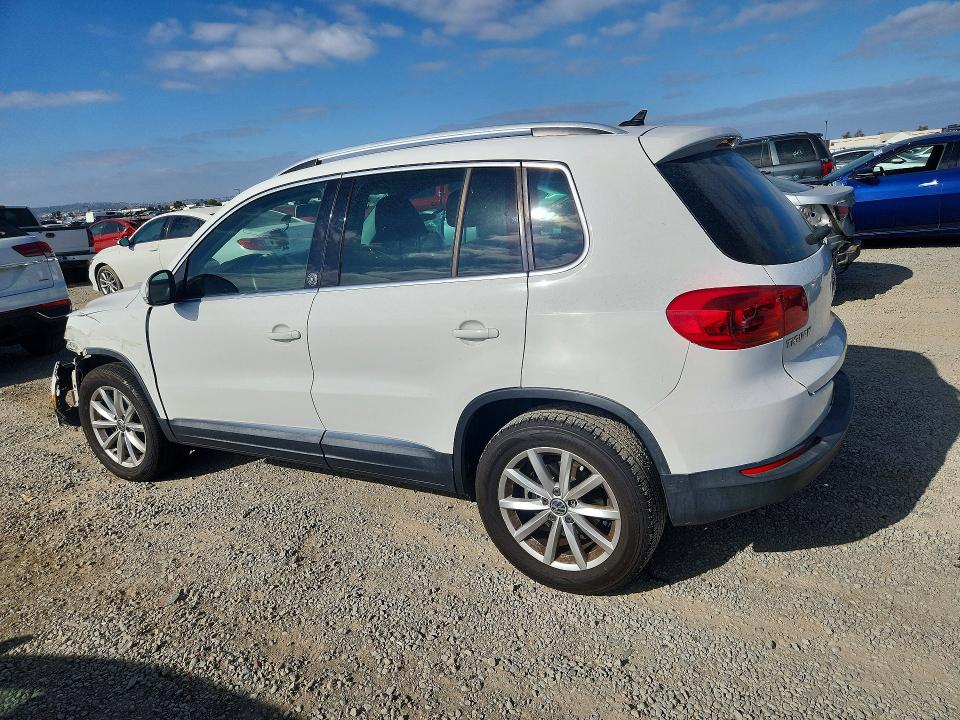 2017 Volkswagen Tiguan მანქანა იყიდება აუქციონზე, vin: WVGRV7AXXHK010415, აუქციონის ნომერი: 69404996