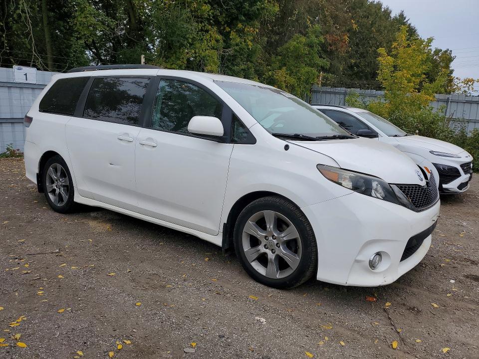 70610406 :رقم المزاد ، 5TDXK3DC3CS243740 vin ، 2012 Toyota Sienna مزاد بيع