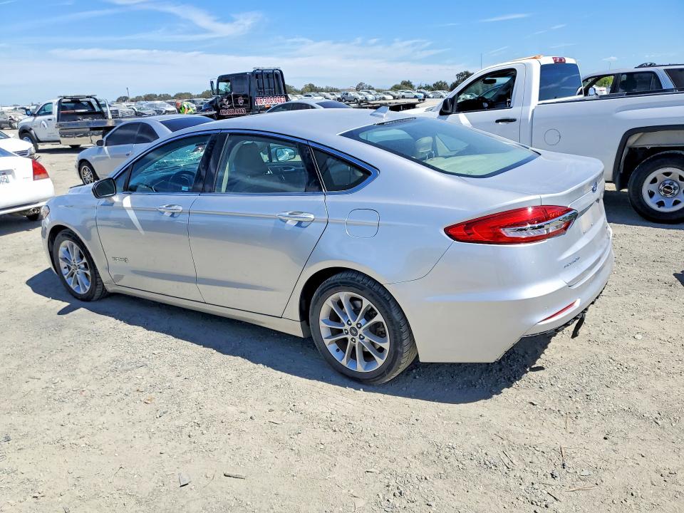 68432586 :رقم المزاد ، 3FA6P0MU2KR235737 vin ، 2019 Ford Fusion مزاد بيع