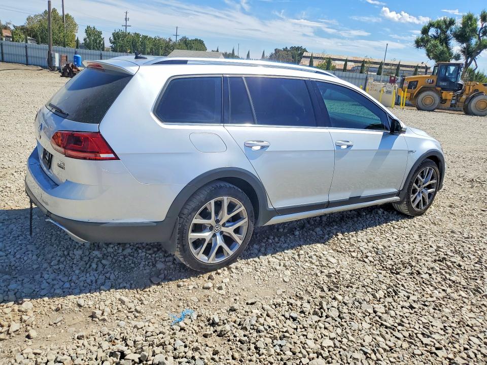 Продажа на аукционе авто 2017 Volkswagen Golf Alltrack, vin: 3VWH17AU4HM524199, номер лота: 68050946