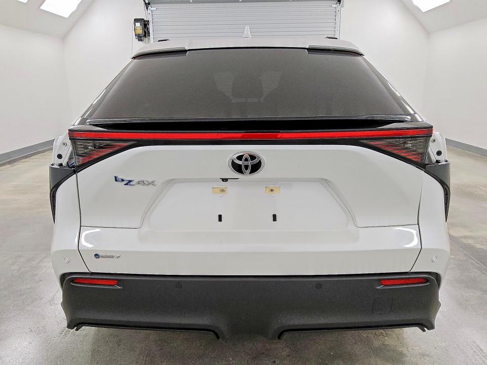 Продаж на аукціоні авто 2024 Toyota Bz4x, vin: JTMAAAAA0RA034560, номер лоту: 68342606