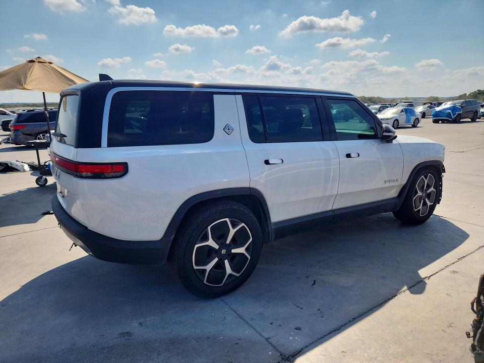 69030236 :رقم المزاد ، 7PDSGBBA3PN024840 vin ، 2023 Rivian R1s مزاد بيع