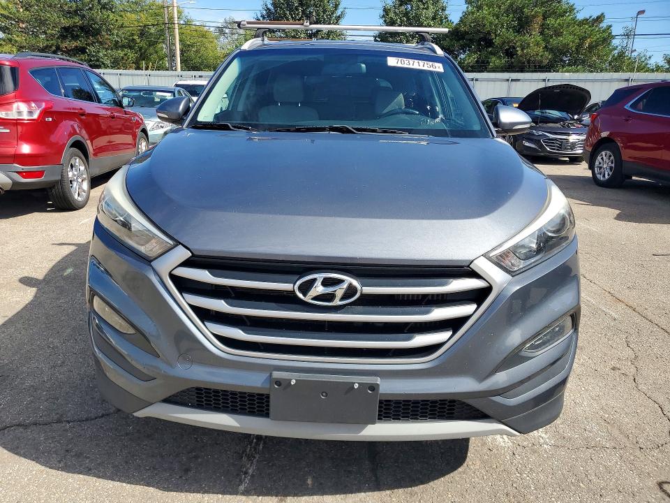 70371756 :رقم المزاد ، KM8J3CA26HU502430 vin ، 2017 Hyundai Tucson مزاد بيع