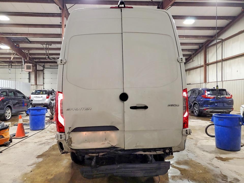 69431876 :رقم المزاد ، W1Y4NCHY7PT125595 vin ، 2023 Mercedes-benz Sprinter مزاد بيع