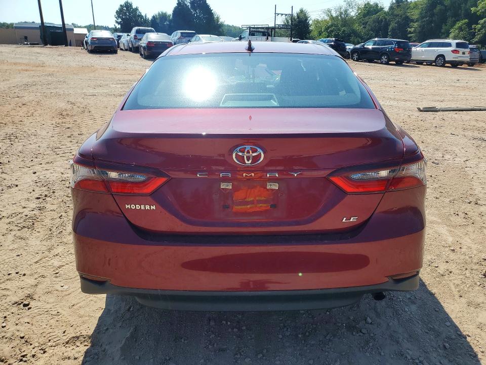 66949676 :رقم المزاد ، 4T1C11AK1NU671575 vin ، 2022 Toyota Camry مزاد بيع
