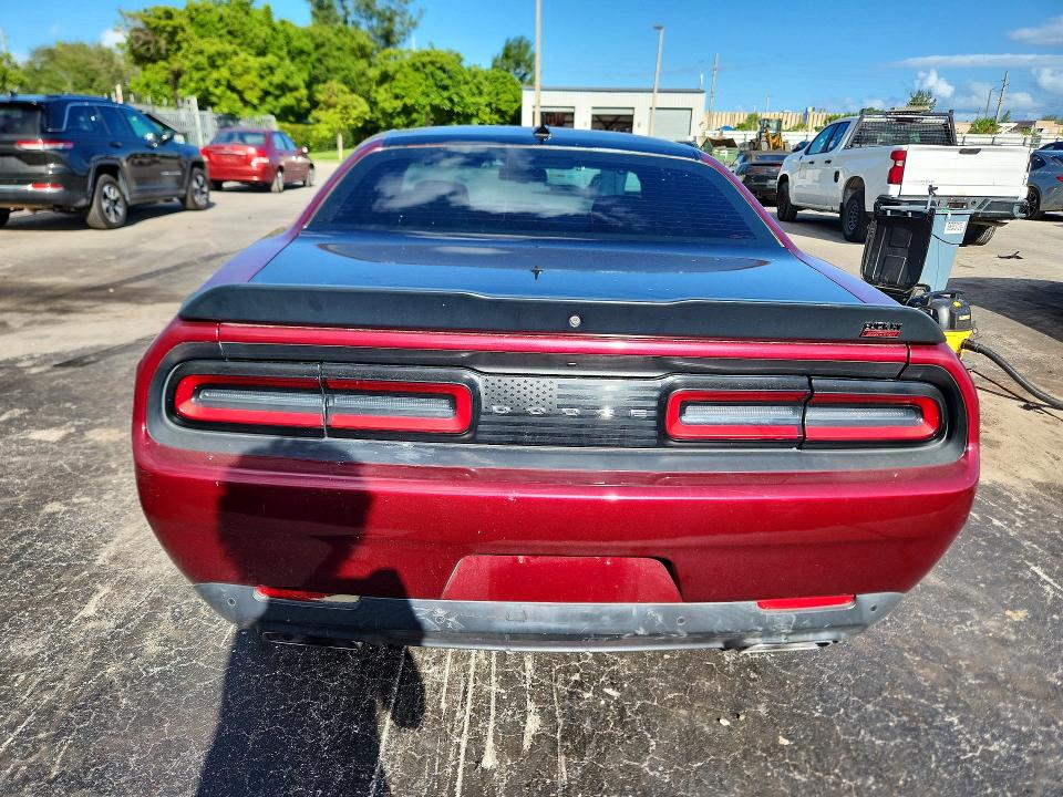 70797896 :رقم المزاد ، 2C3CDZBT6JH178400 vin ، 2018 Dodge Challenger مزاد بيع