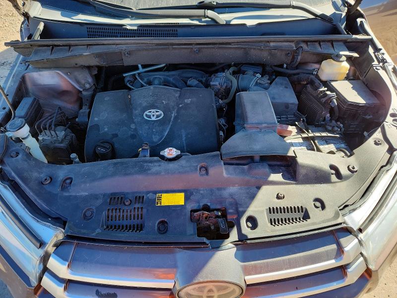 69598506 :رقم المزاد ، 5TDBZRFH5JS495245 vin ، 2018 Toyota Highlander مزاد بيع