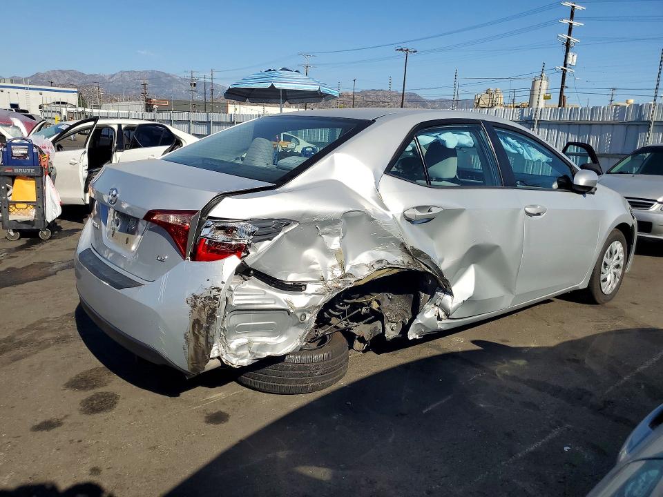 Продаж на аукціоні авто 2017 Toyota Corolla, vin: 5YFBURHE7HP677324, номер лоту: 68922206
