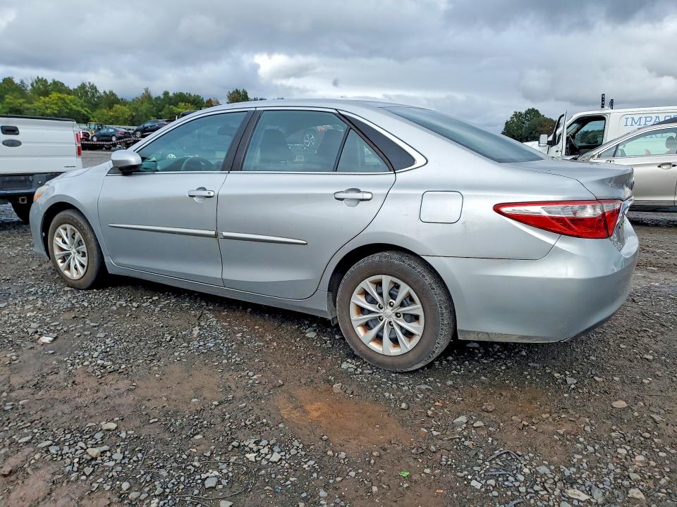 70695386 :رقم المزاد ، 4T1BF1FK3HU699677 vin ، 2017 Toyota Camry مزاد بيع
