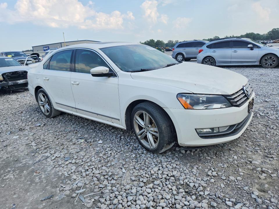 68292626 :رقم المزاد ، 1VWBN7A37EC099530 vin ، 2014 Volkswagen Passat مزاد بيع