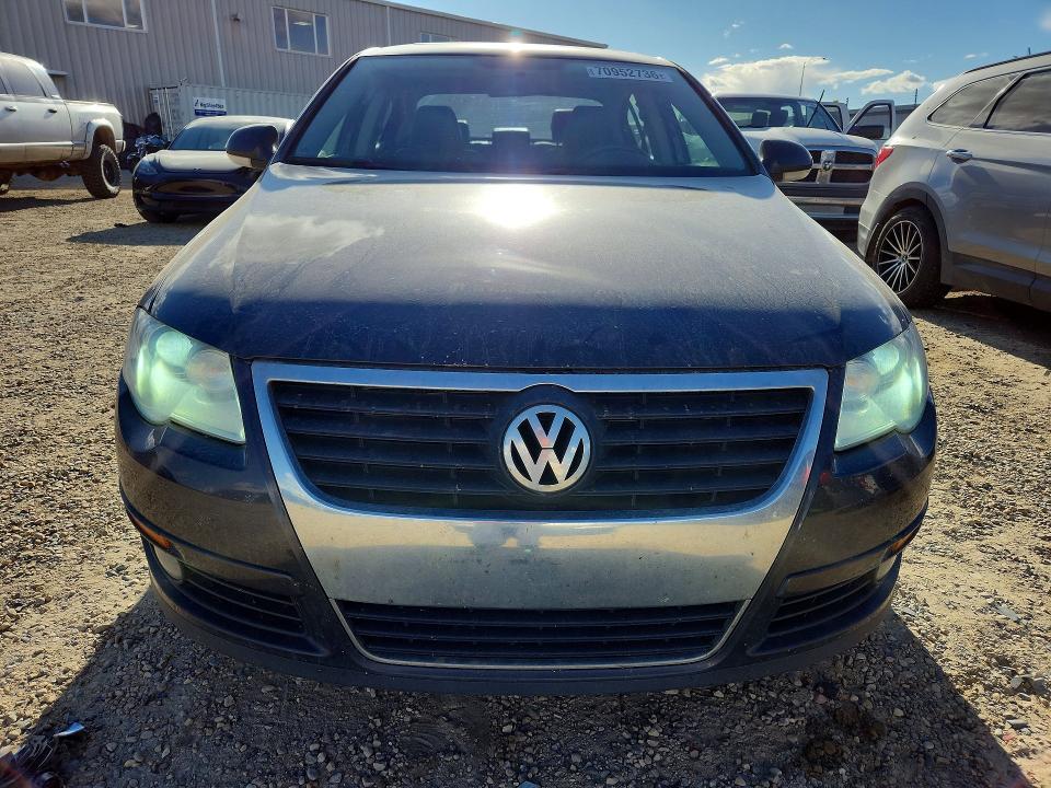 2010 Volkswagen Passat მანქანა იყიდება აუქციონზე, vin: WVWEK9AN3AE104873, აუქციონის ნომერი: 70952736